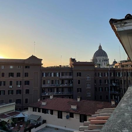 Sunset At St Peter Rome Exterior photo